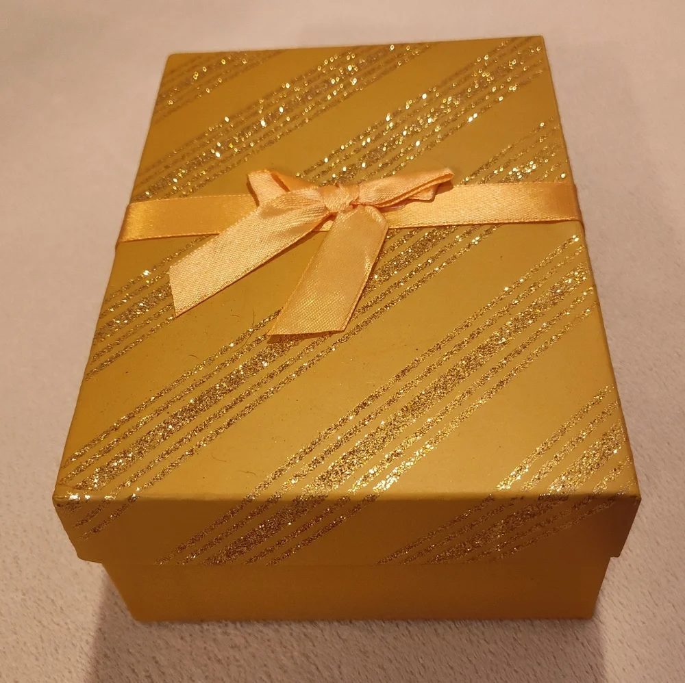 Like-New Gift Box